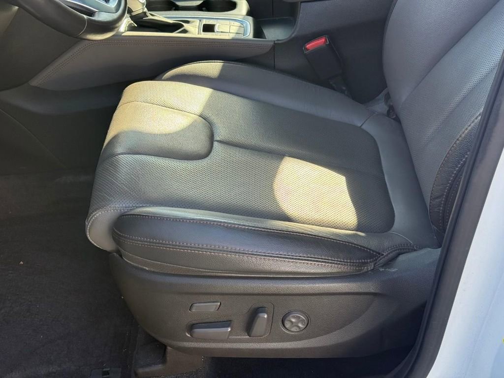 Used 2020 Hyundai Santa Fe Limited w/ Cargo Package image 12