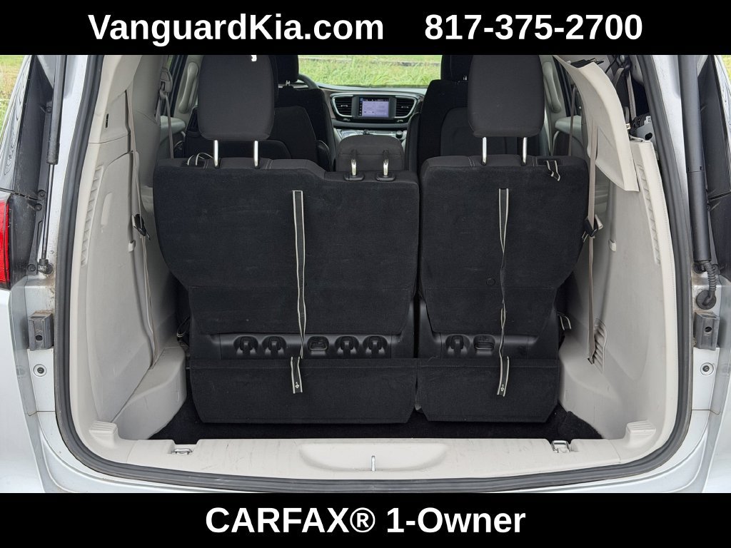 Used 2022 Chrysler Voyager LX FWD image 33