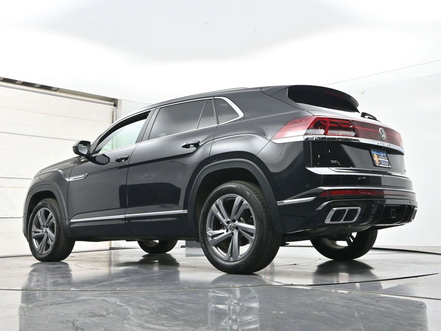 Certified 2024 Volkswagen Atlas Cross Sport SEL R-Line AWD/4WD image 35