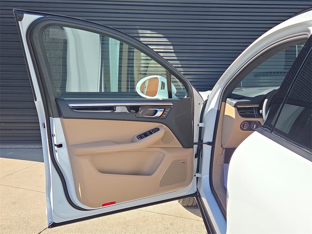 New 2026 Porsche Macan image 6