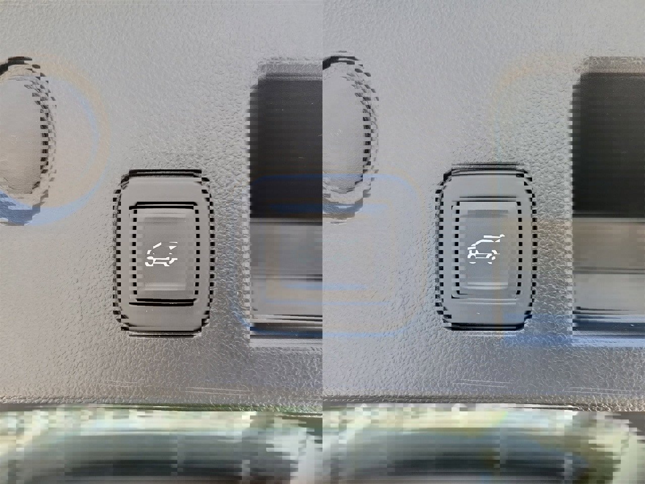 Used 2025 Chevrolet Equinox RS w/ Convenience Package III image 9