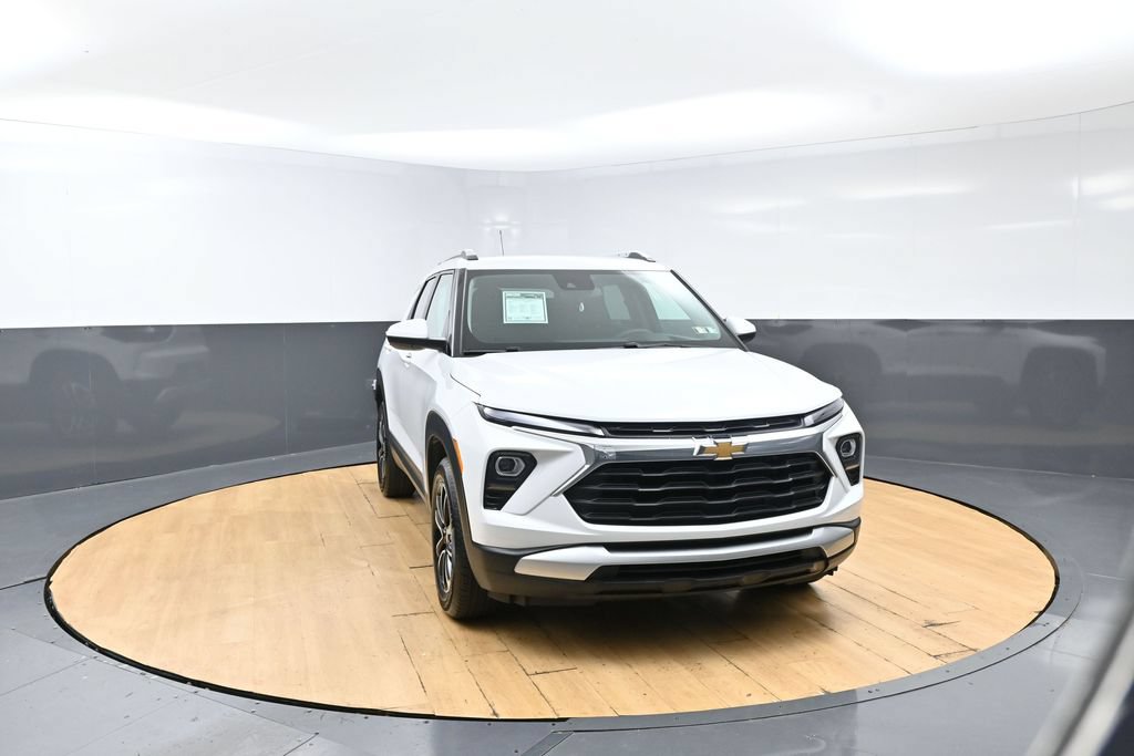 Used 2025 Chevrolet TrailBlazer LT AWD/4WD image 3