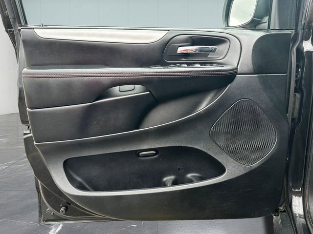Used 2017 Dodge Grand Caravan GT FWD image 12