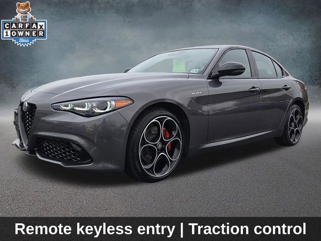 Used 2025 Alfa Romeo Giulia AWD image 3