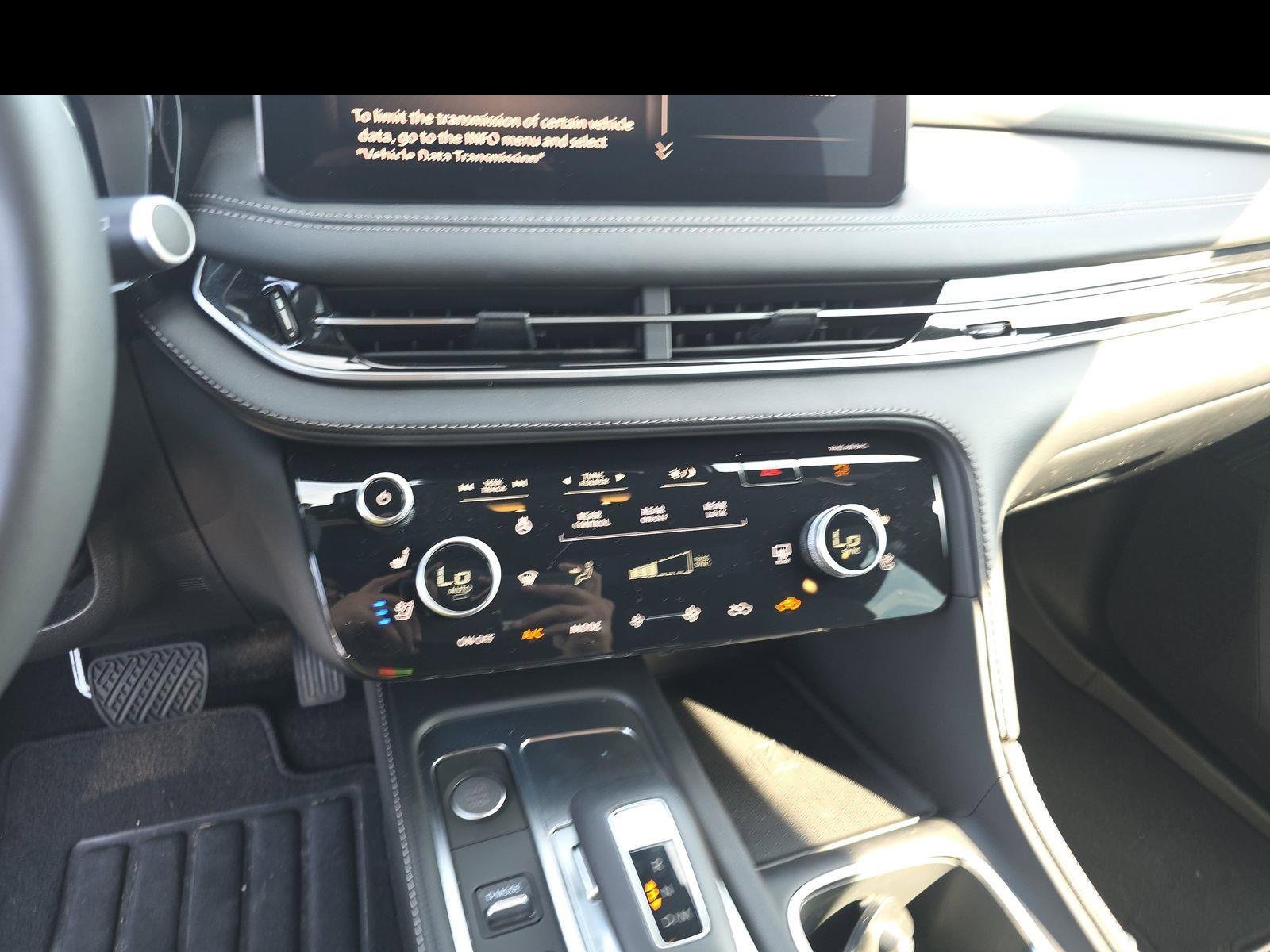Certified 2025 INFINITI QX60 Luxe w/ Black Edition image 12