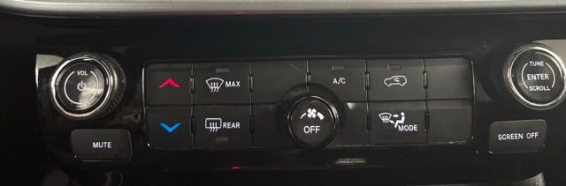 Used 2024 Jeep Compass Latitude image 30