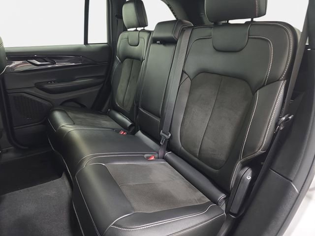 Used 2023 Jeep Grand Cherokee Altitude image 13