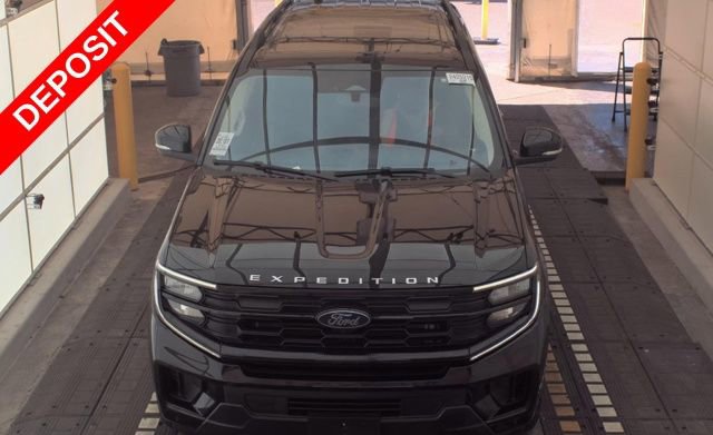 Used 2025 Ford Expedition Active image 2