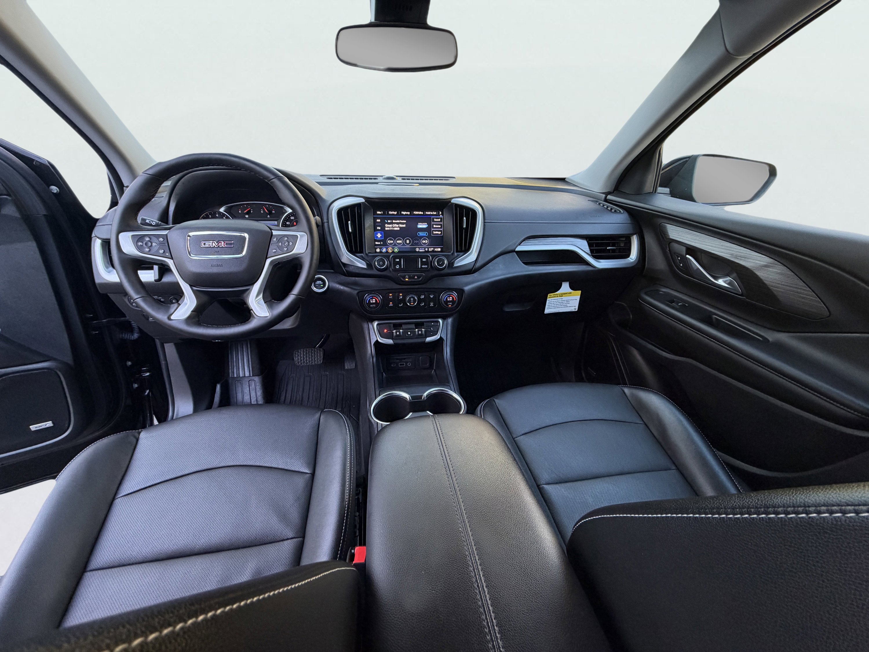 Used 2024 GMC Terrain SLT w/ Infotainment Package II image 2