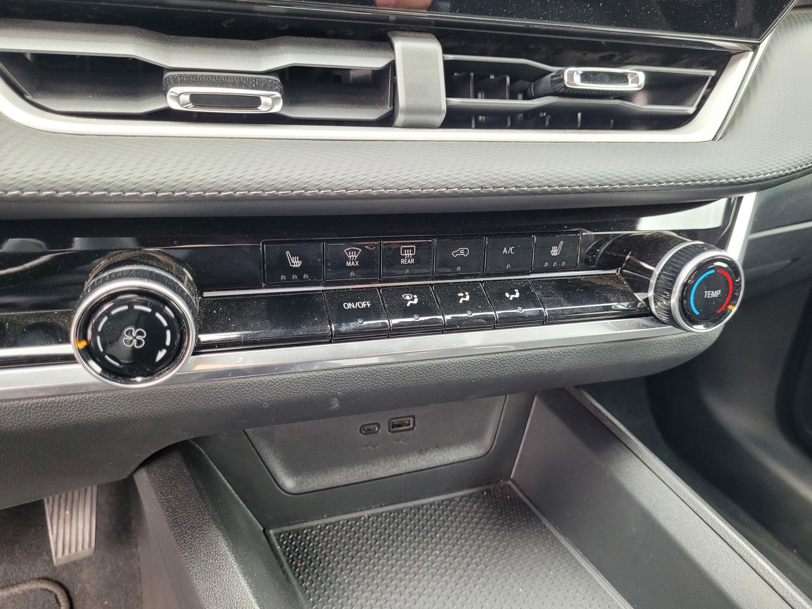 Used 2025 Chevrolet Equinox LT image 19