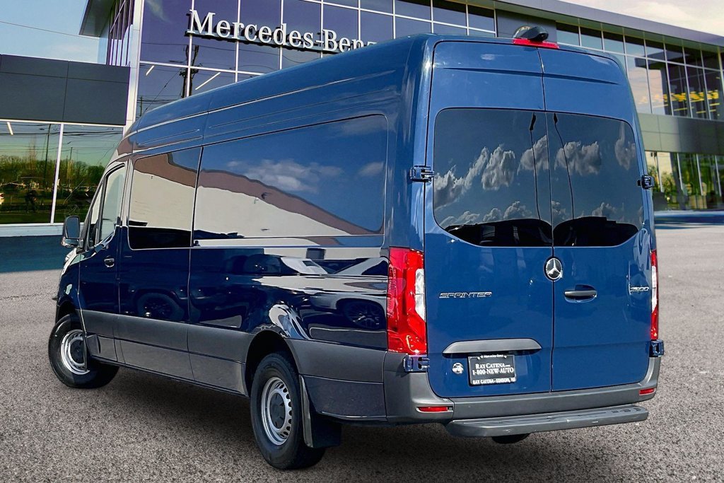 Used 2024 Mercedes-Benz Sprinter 2500 image 2