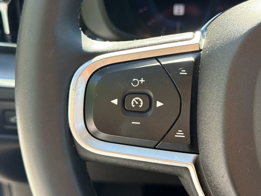 Used 2023 Volvo XC60 B5 Core FWD image 34