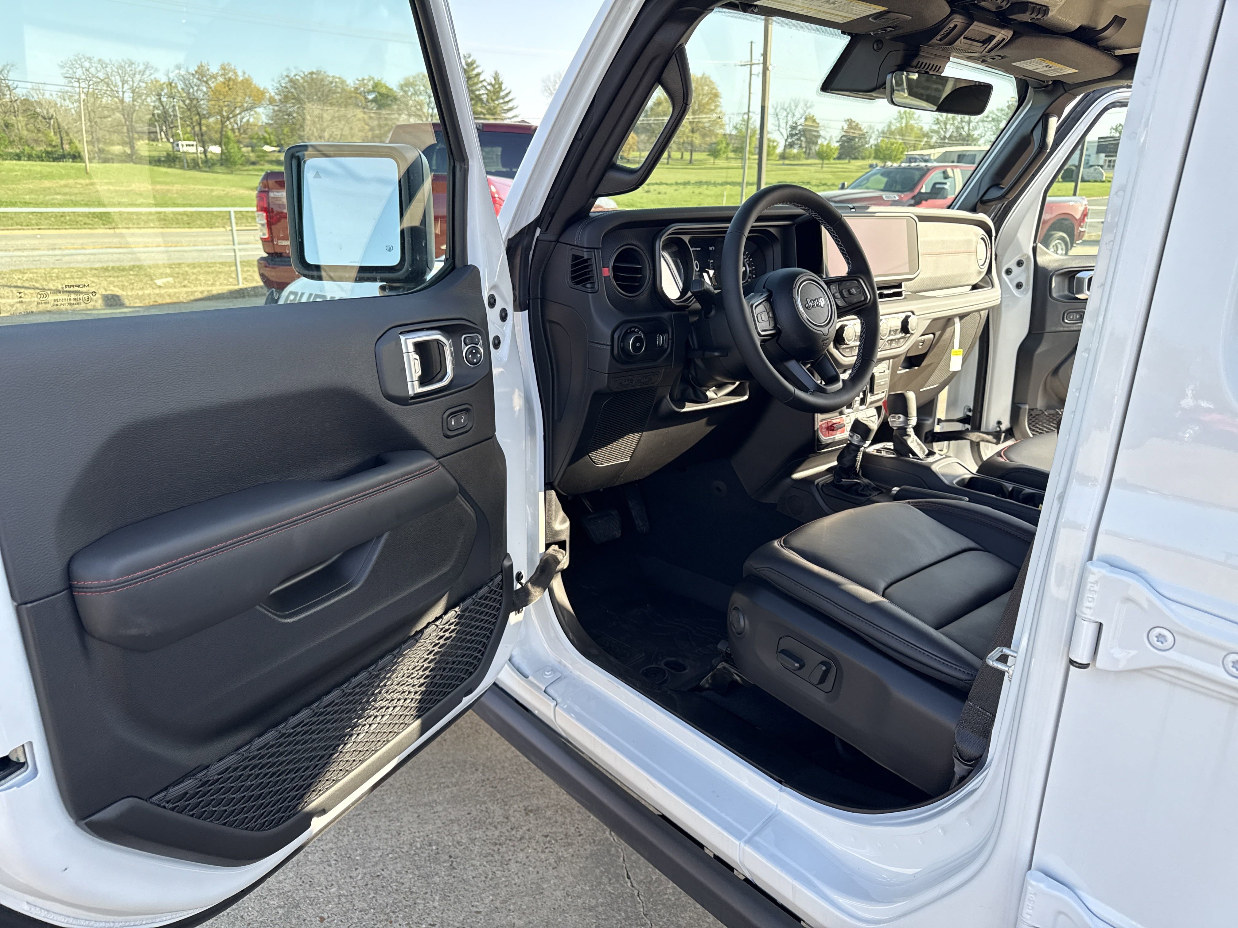 New 2025 Jeep Wrangler Unlimited Rubicon w/ Technology Group image 10