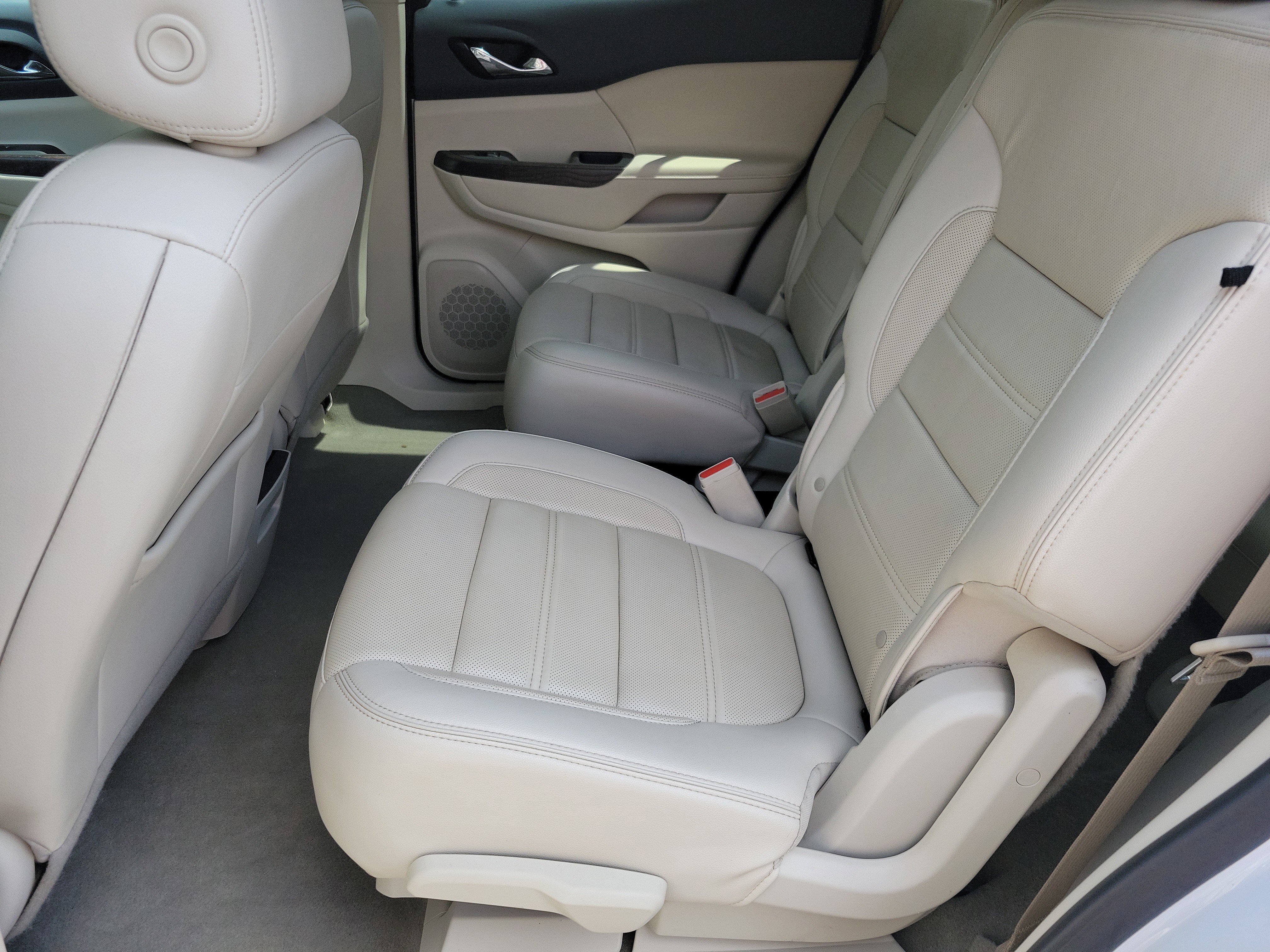 Used 2020 GMC Acadia Denali w/ LPO, Floor Liner Package FWD image 9