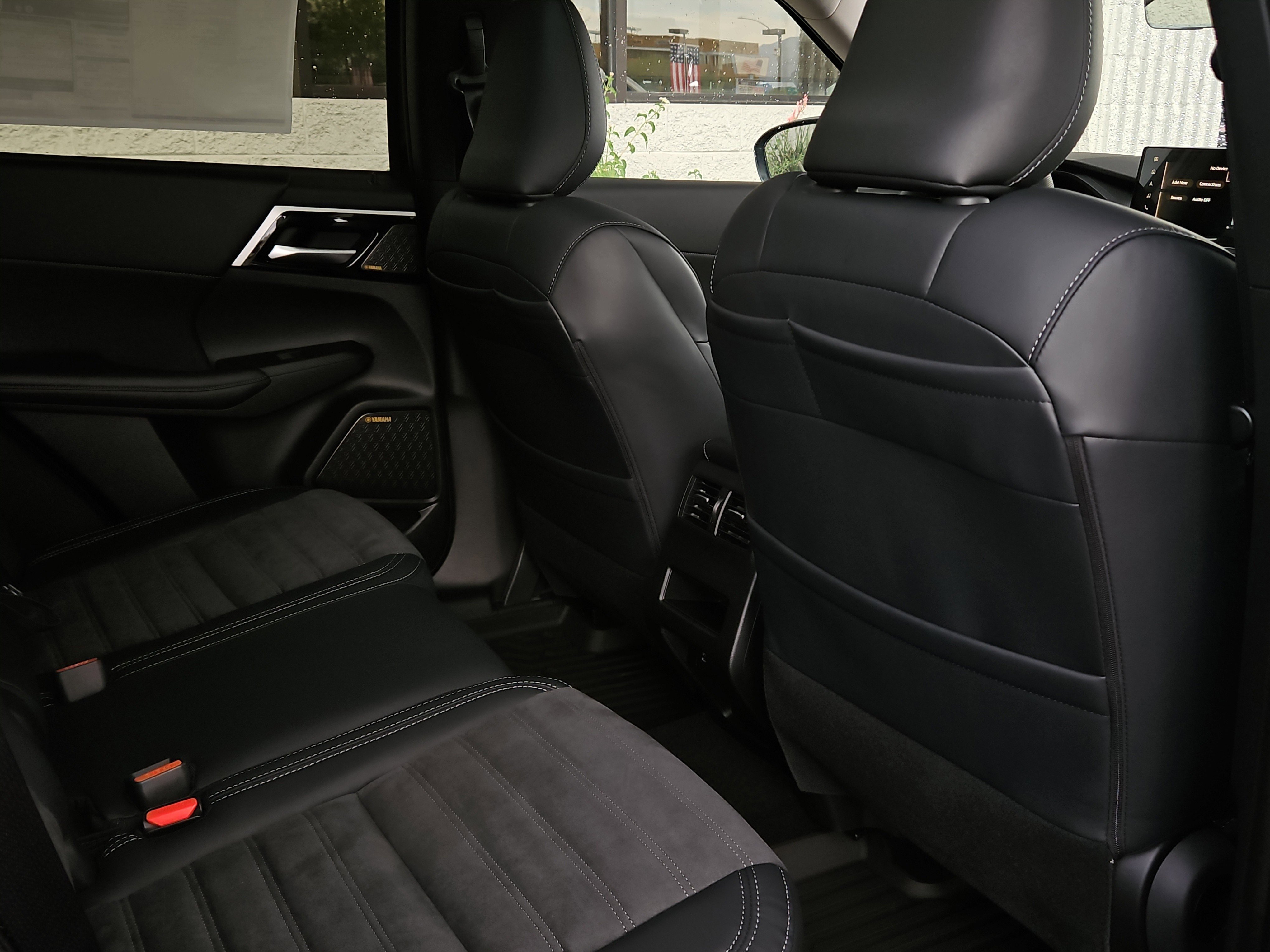 New 2025 Mitsubishi Outlander SE image 22