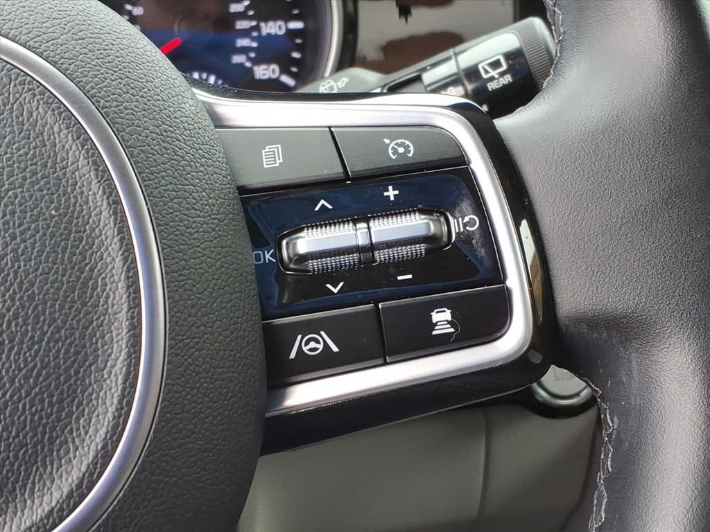 Certified 2022 Kia Carnival SX image 18