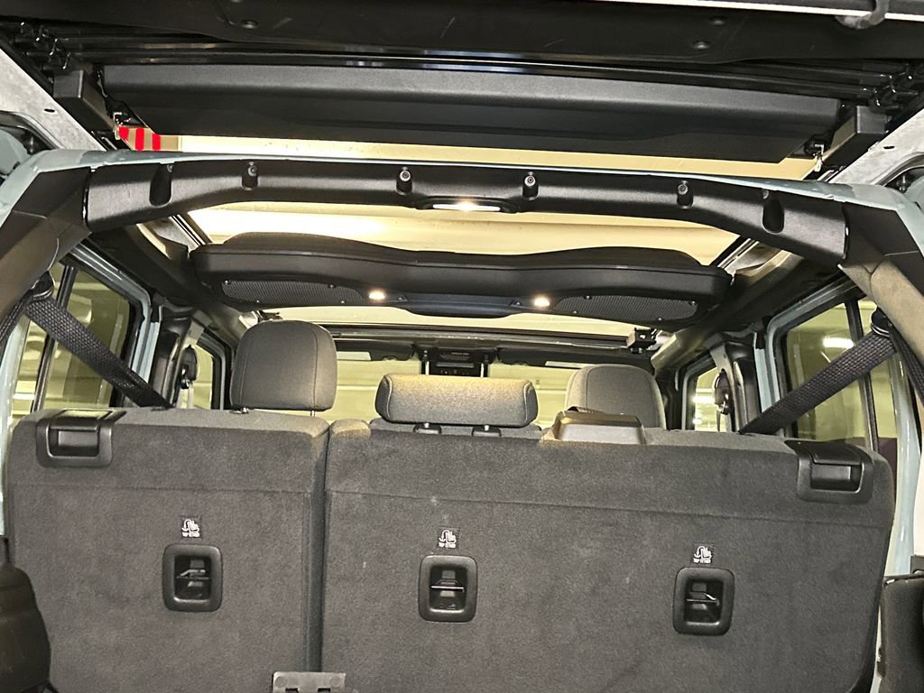 Used 2024 Jeep Wrangler Unlimited image 7
