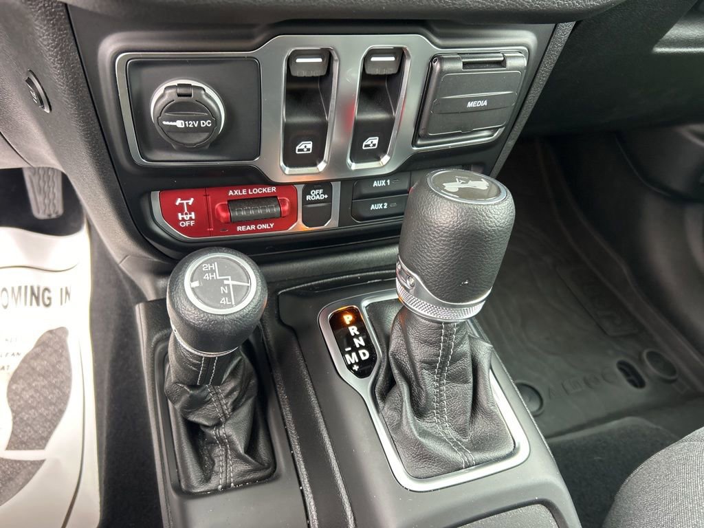 Used 2025 Jeep Wrangler Sport image 12