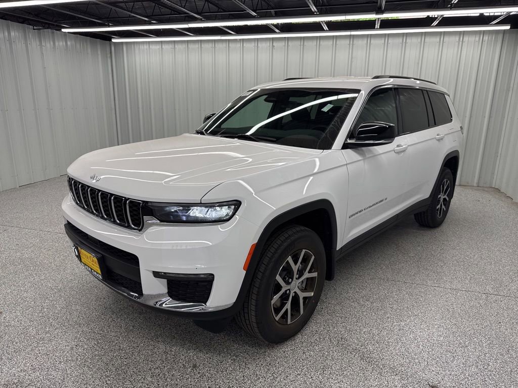 Used 2025 Jeep Grand Cherokee L Limited w/ MOPAR Finishing Package image 3