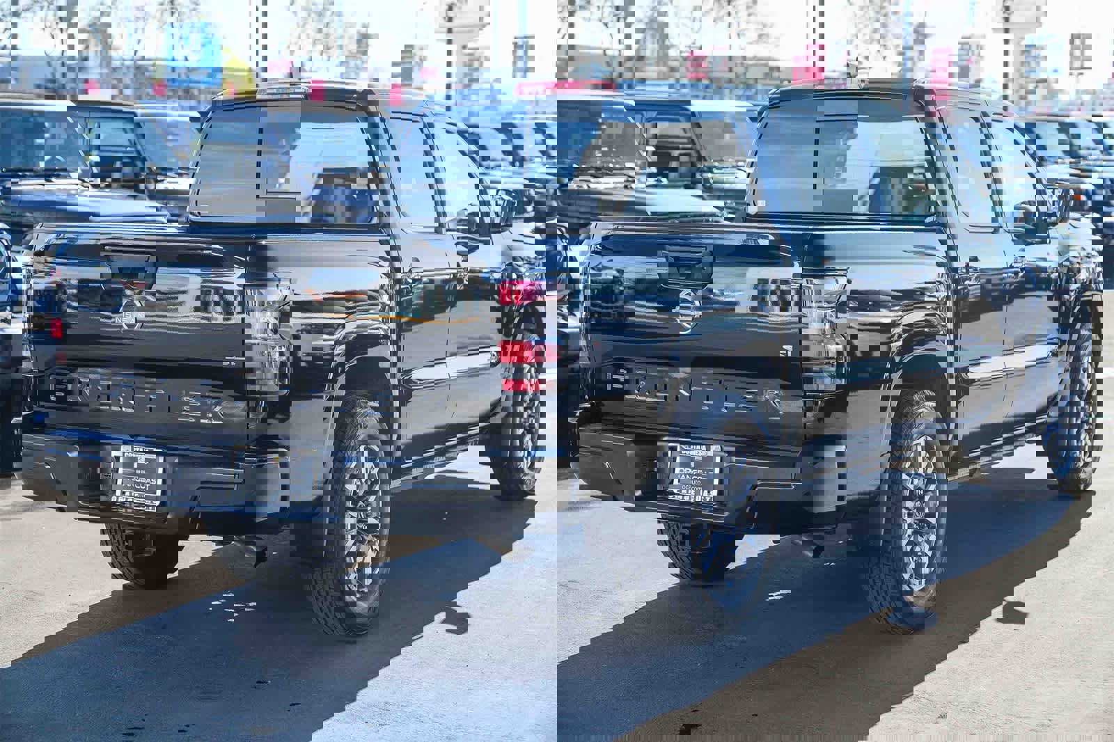 Used 2024 Nissan Frontier SL image 4