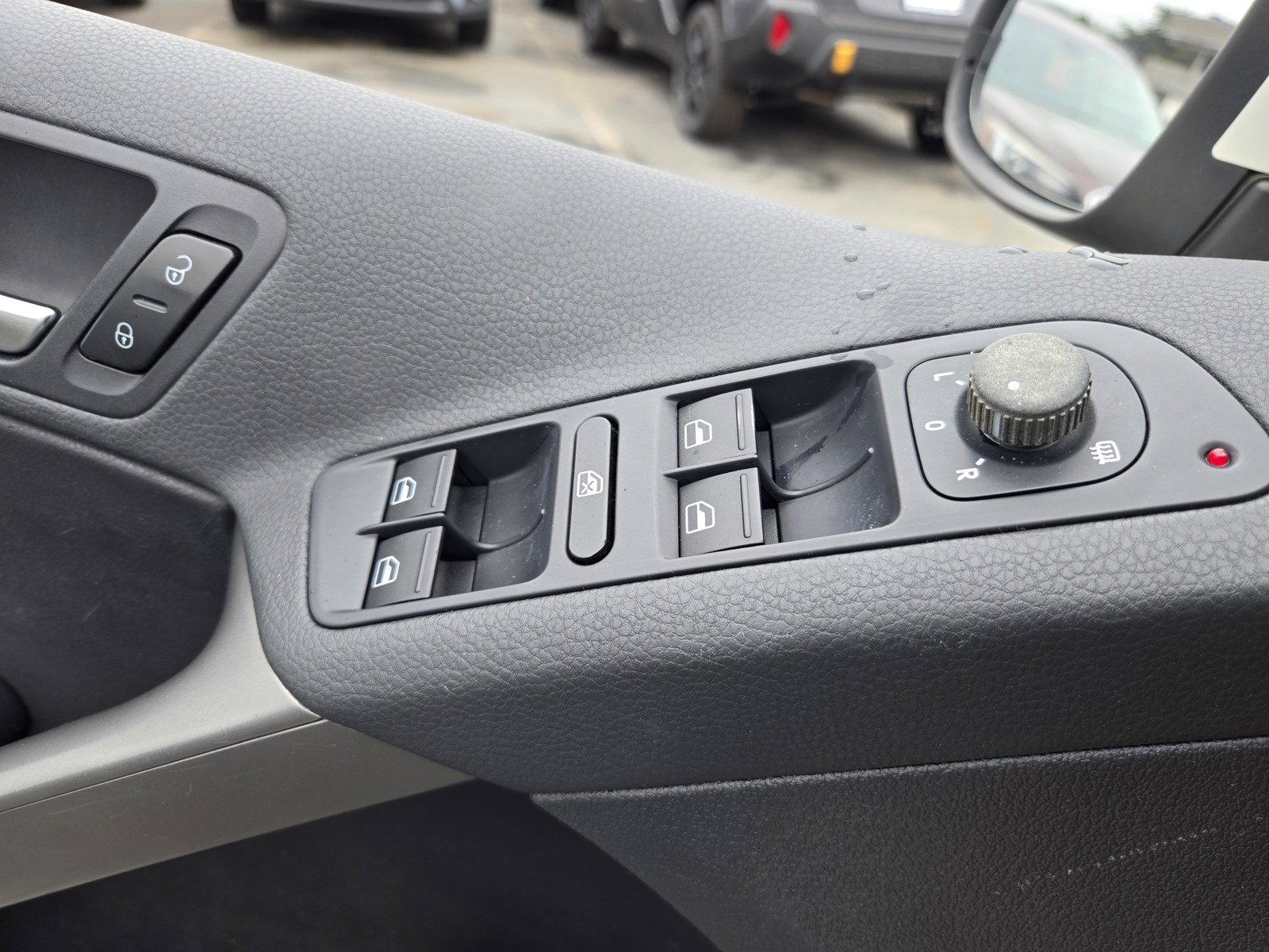Used 2009 Volkswagen Tiguan SE AWD/4WD image 25