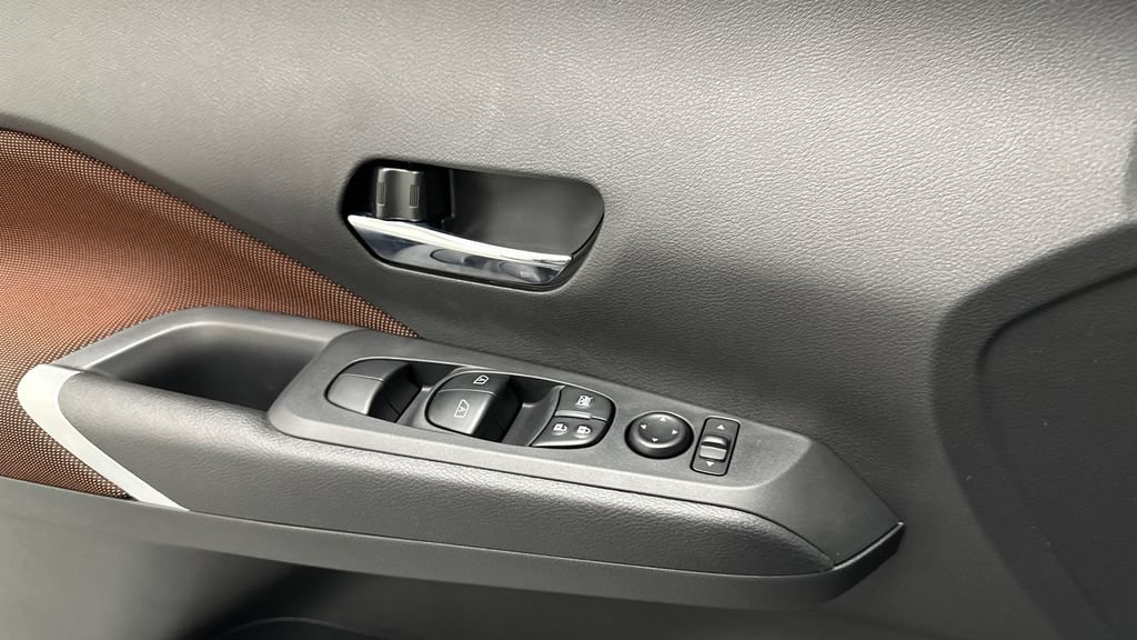 Certified 2024 Nissan Kicks SR FWD image 17