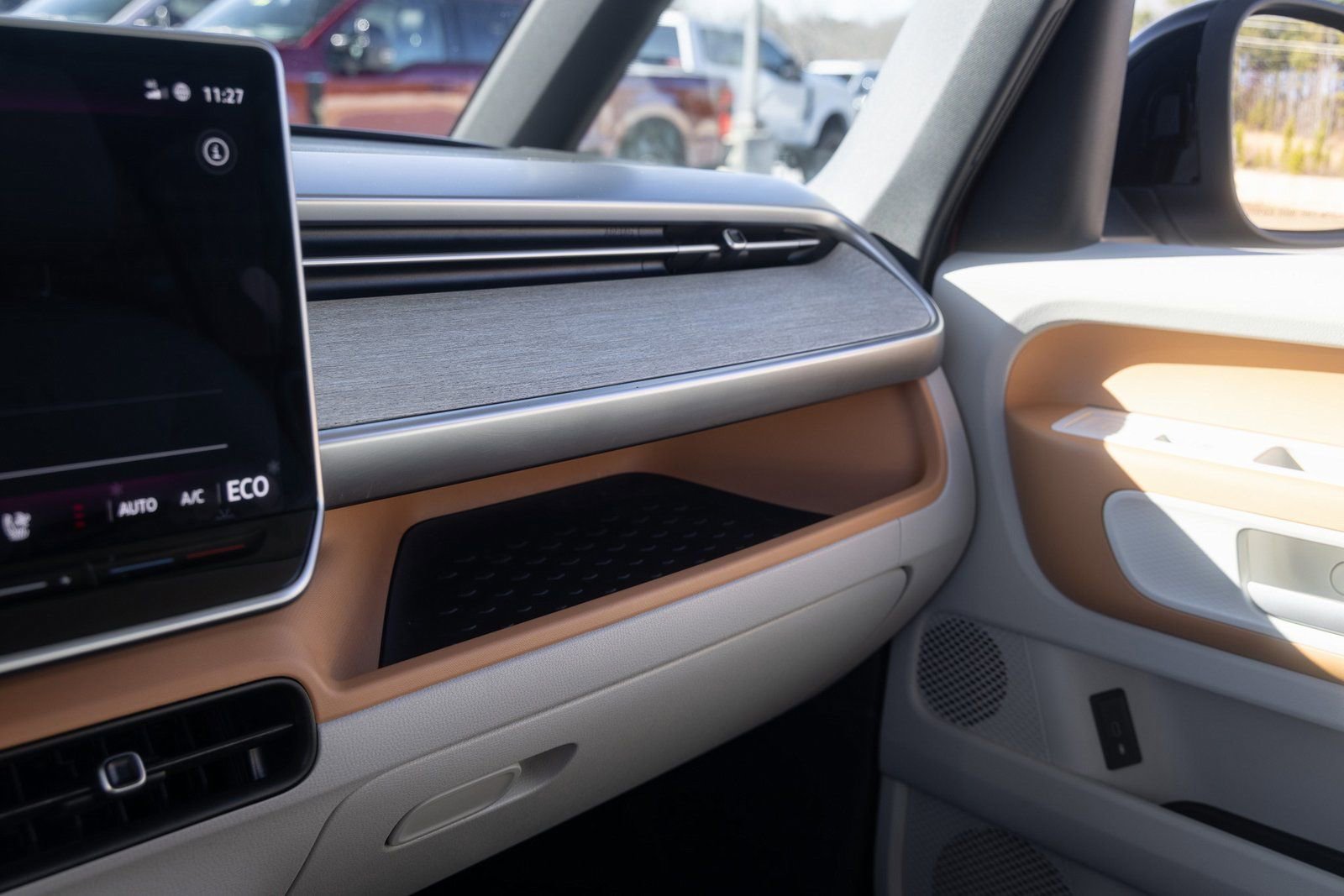 Used 2025 Volkswagen ID. Buzz 1st Edition image 42