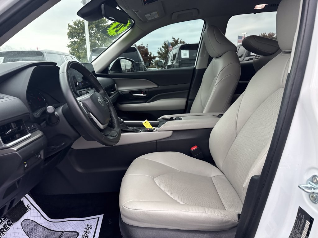 Used 2024 Toyota Grand Highlander FWD image 11