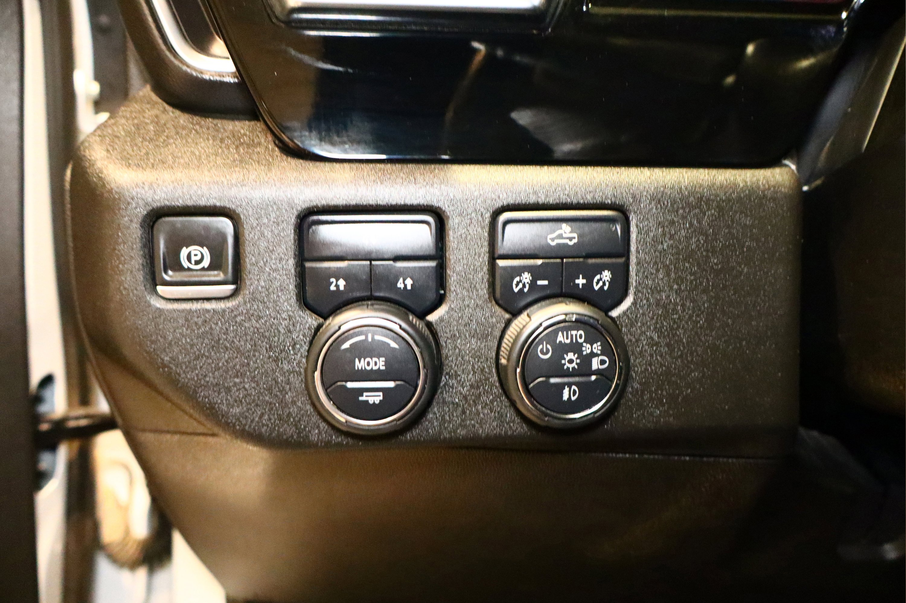 Used 2024 Chevrolet Silverado 2500 LT image 39