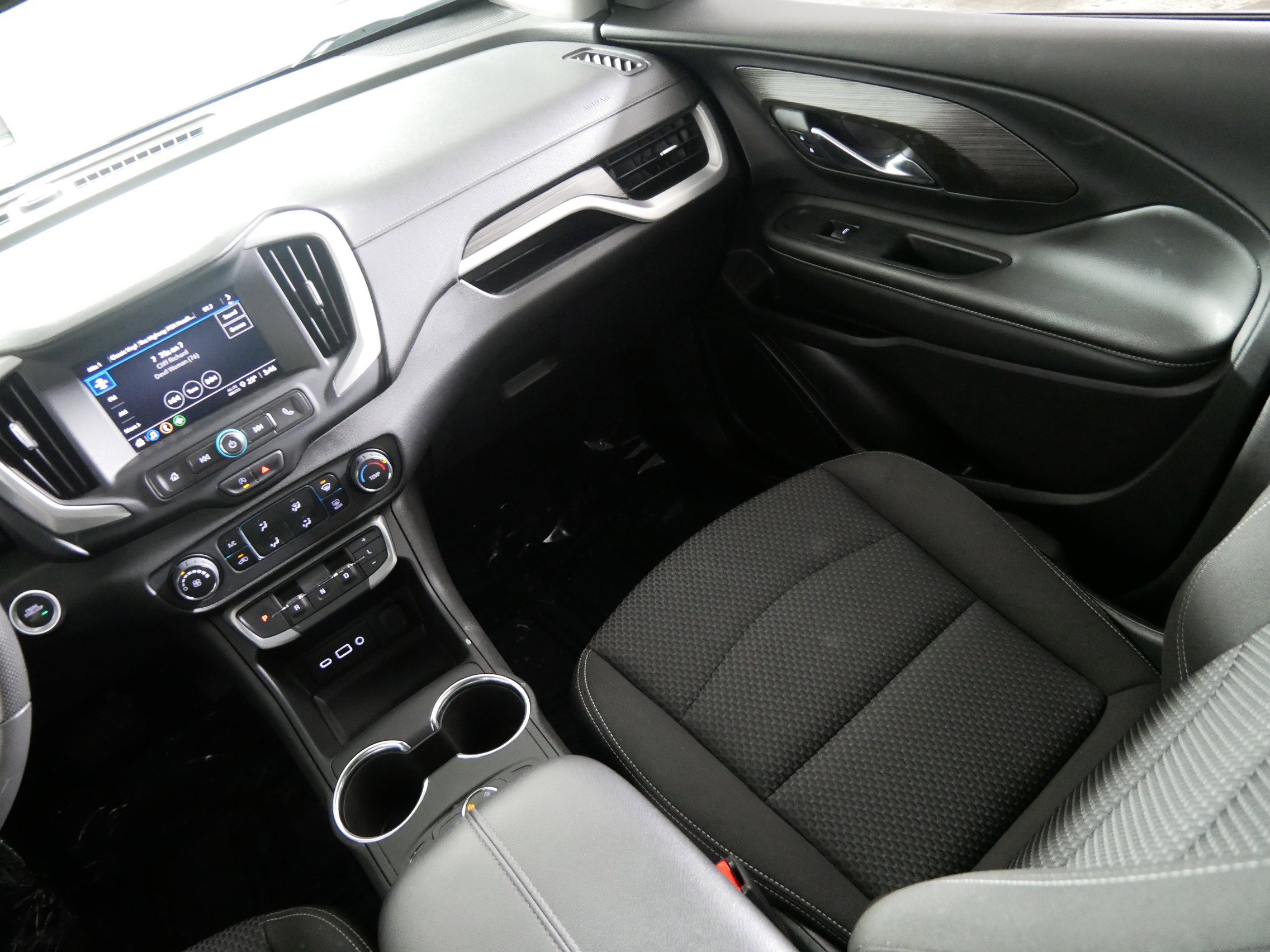 Used 2024 GMC Terrain SLE image 11