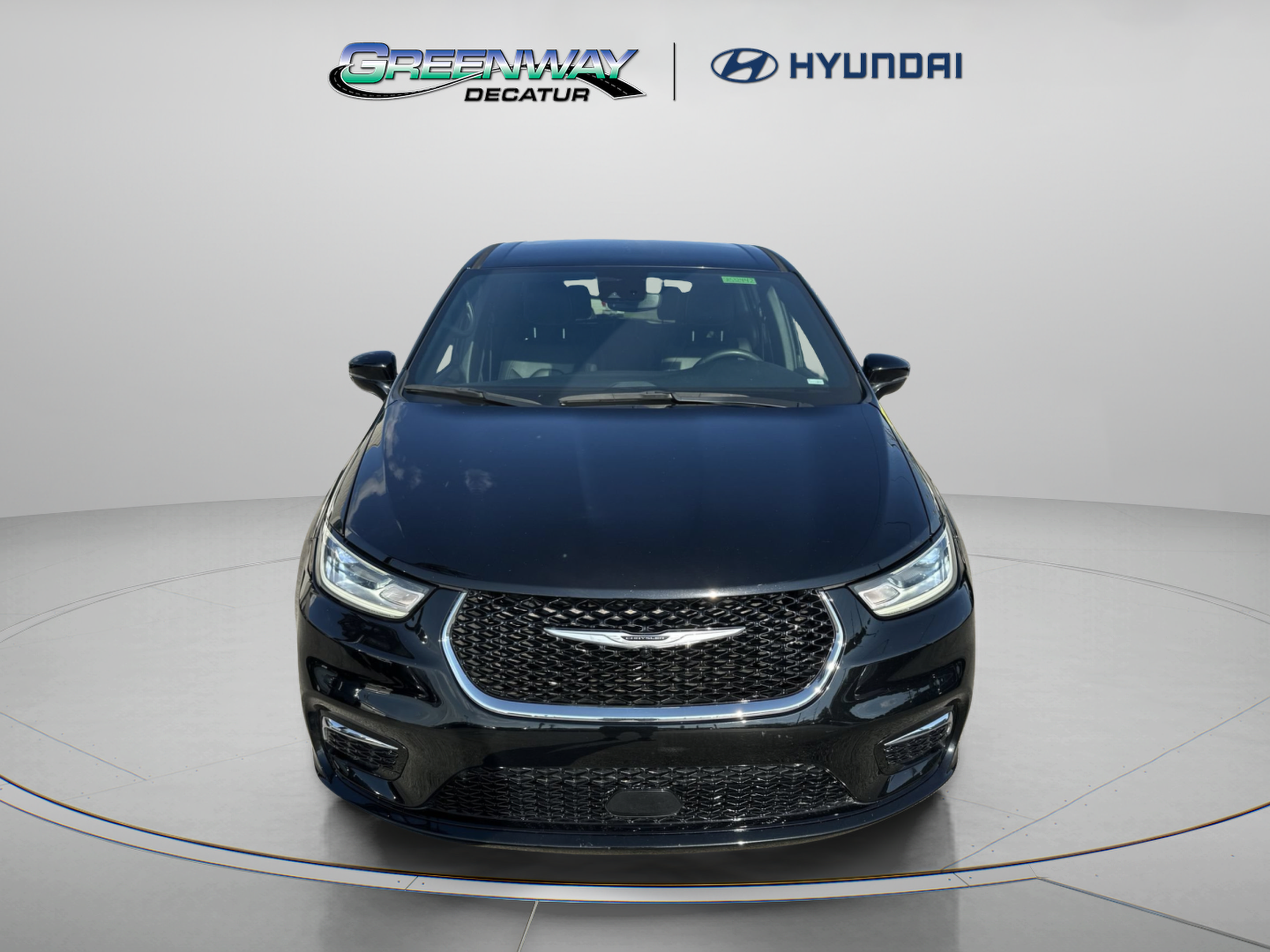 Used 2025 Chrysler Pacifica Select FWD image 3