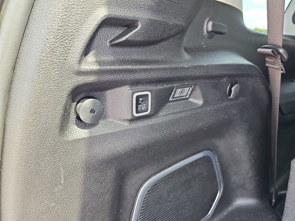 Used 2022 Jeep Grand Cherokee L Limited image 18