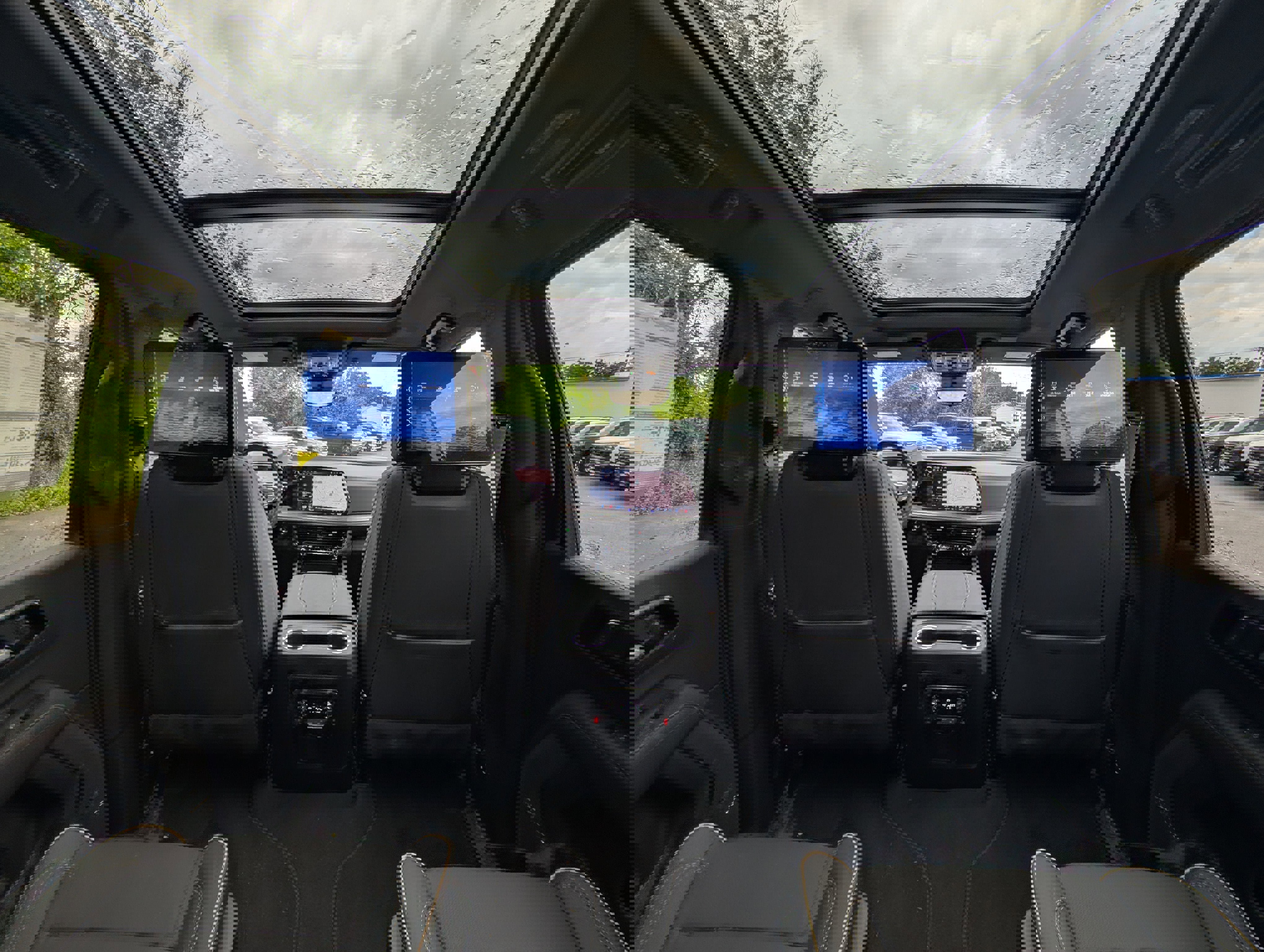 New 2025 Chevrolet Suburban Premier image 2