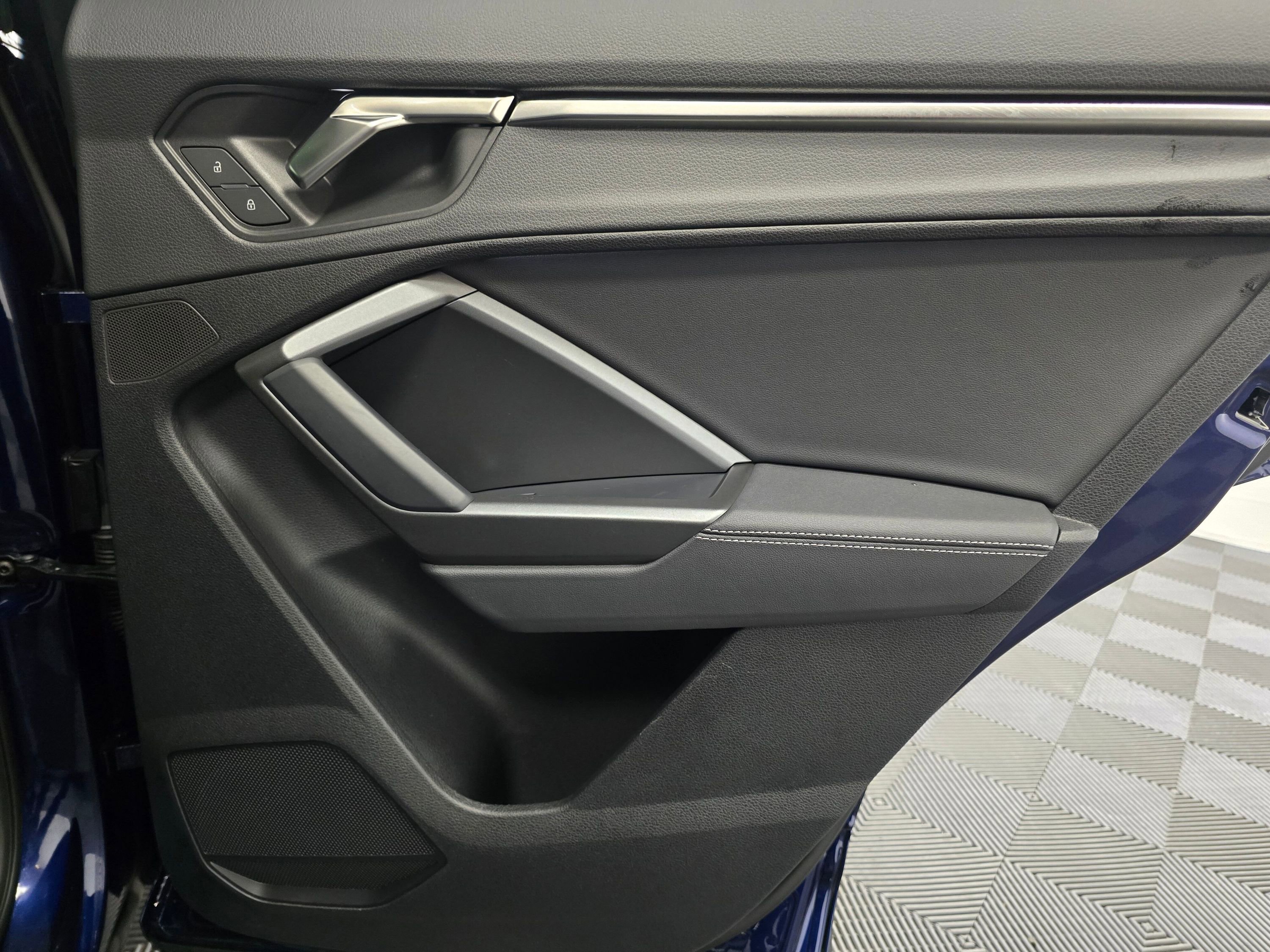 Used 2024 Audi Q3 2.0T Premium w/ Convenience Package image 24