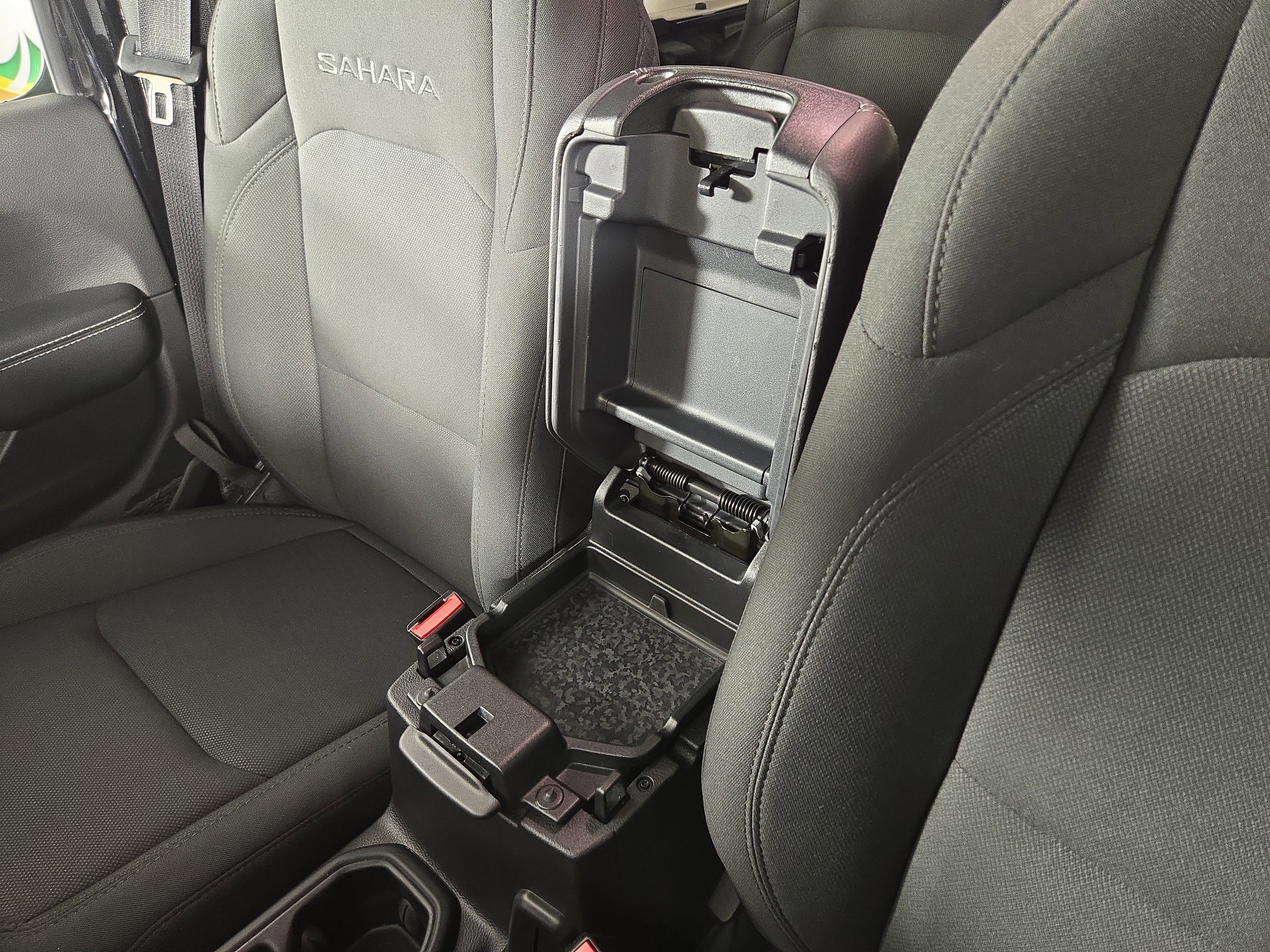 Used 2022 Jeep Wrangler Unlimited Sahara w/ LED Lighting Group image 28