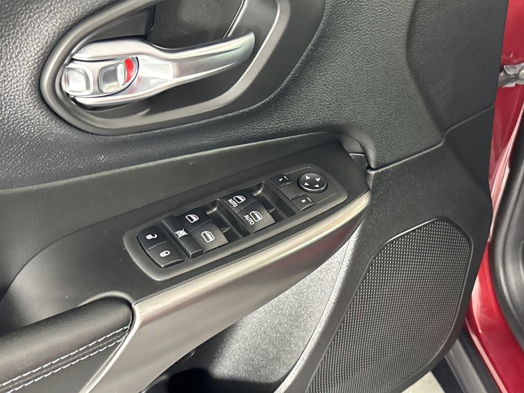 Used 2020 Jeep Cherokee Latitude Plus image 10