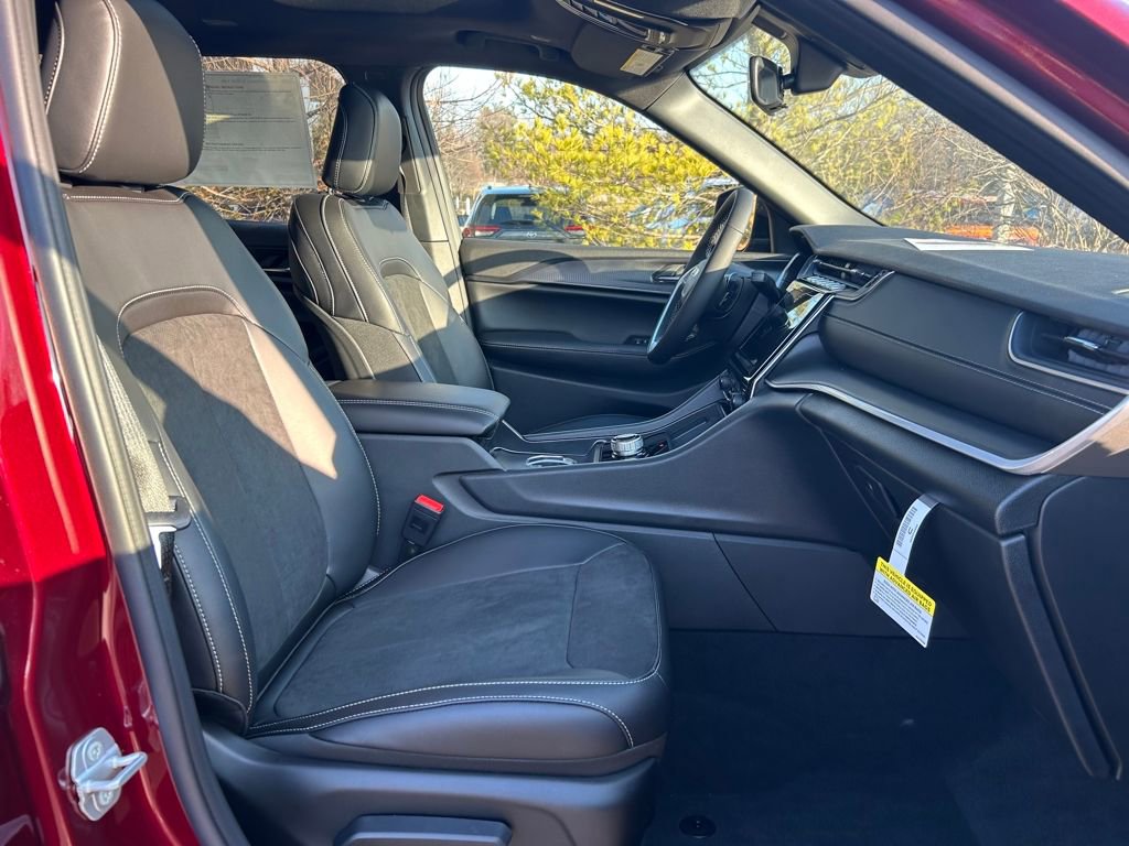 New 2025 Jeep Grand Cherokee L Altitude image 25