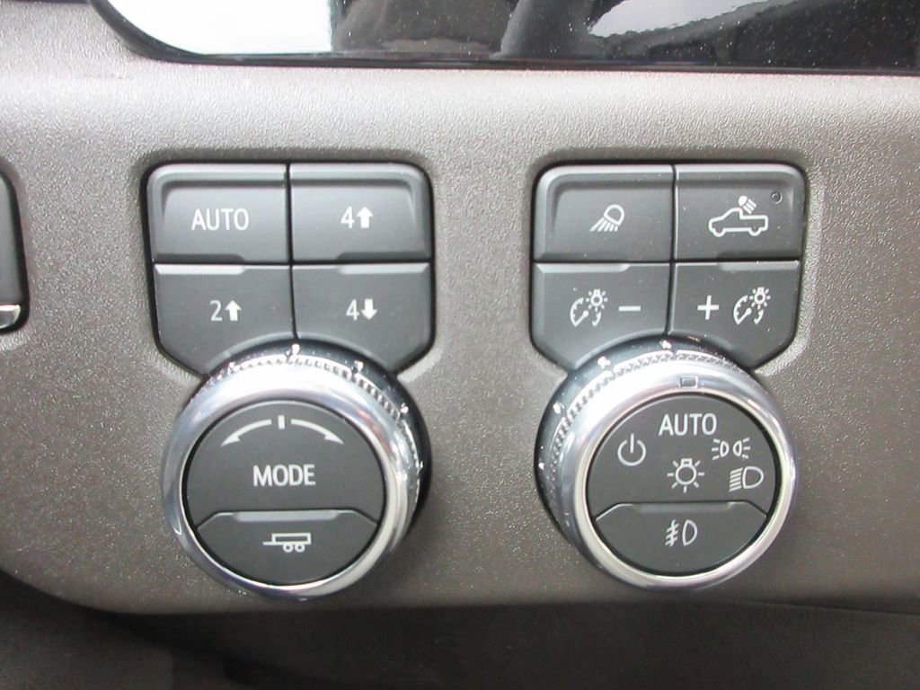 New 2026 GMC Sierra 2500 SLT image 18