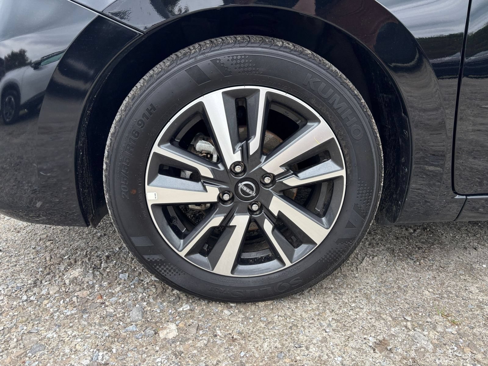 Used 2025 Nissan Versa SV FWD image 28