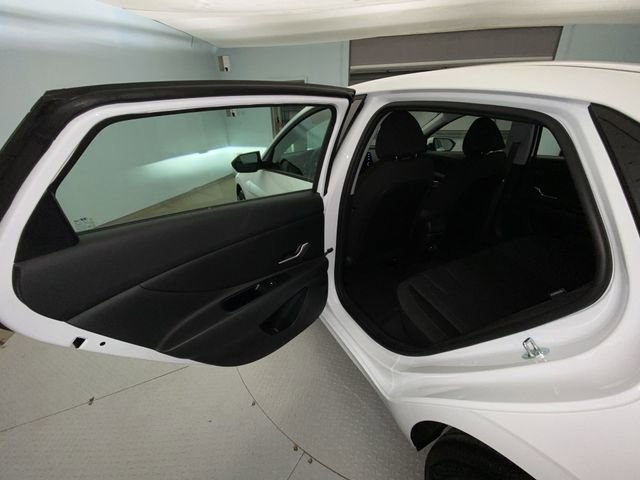 Certified 2026 Hyundai Elantra SE FWD image 21