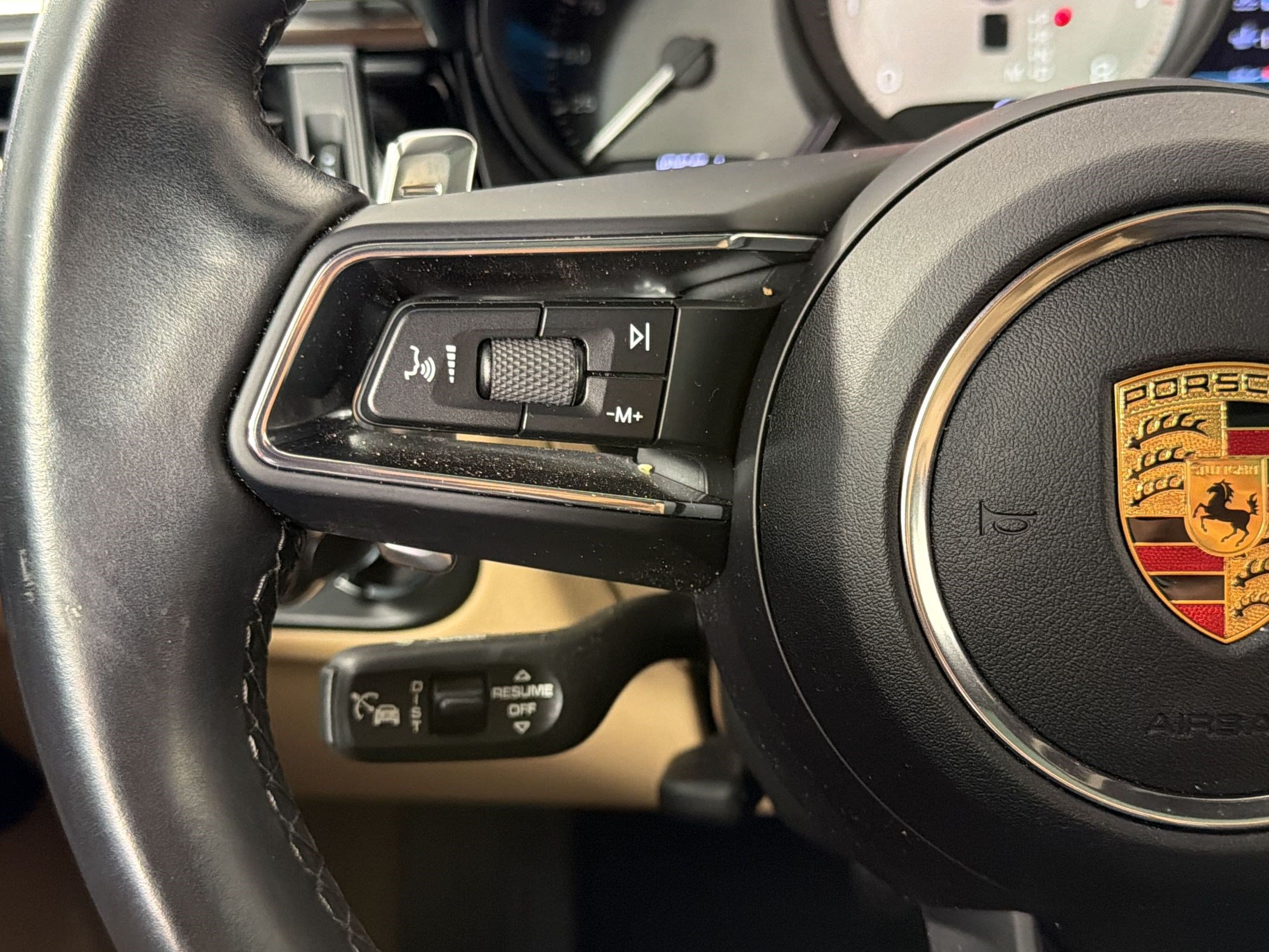 Certified 2024 Porsche Macan S AWD/4WD image 18