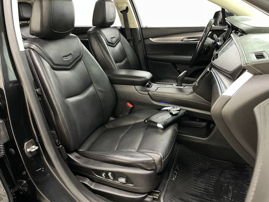 Used 2018 Cadillac XT5 Luxury w/ Driver Awareness Package AWD/4WD image 37