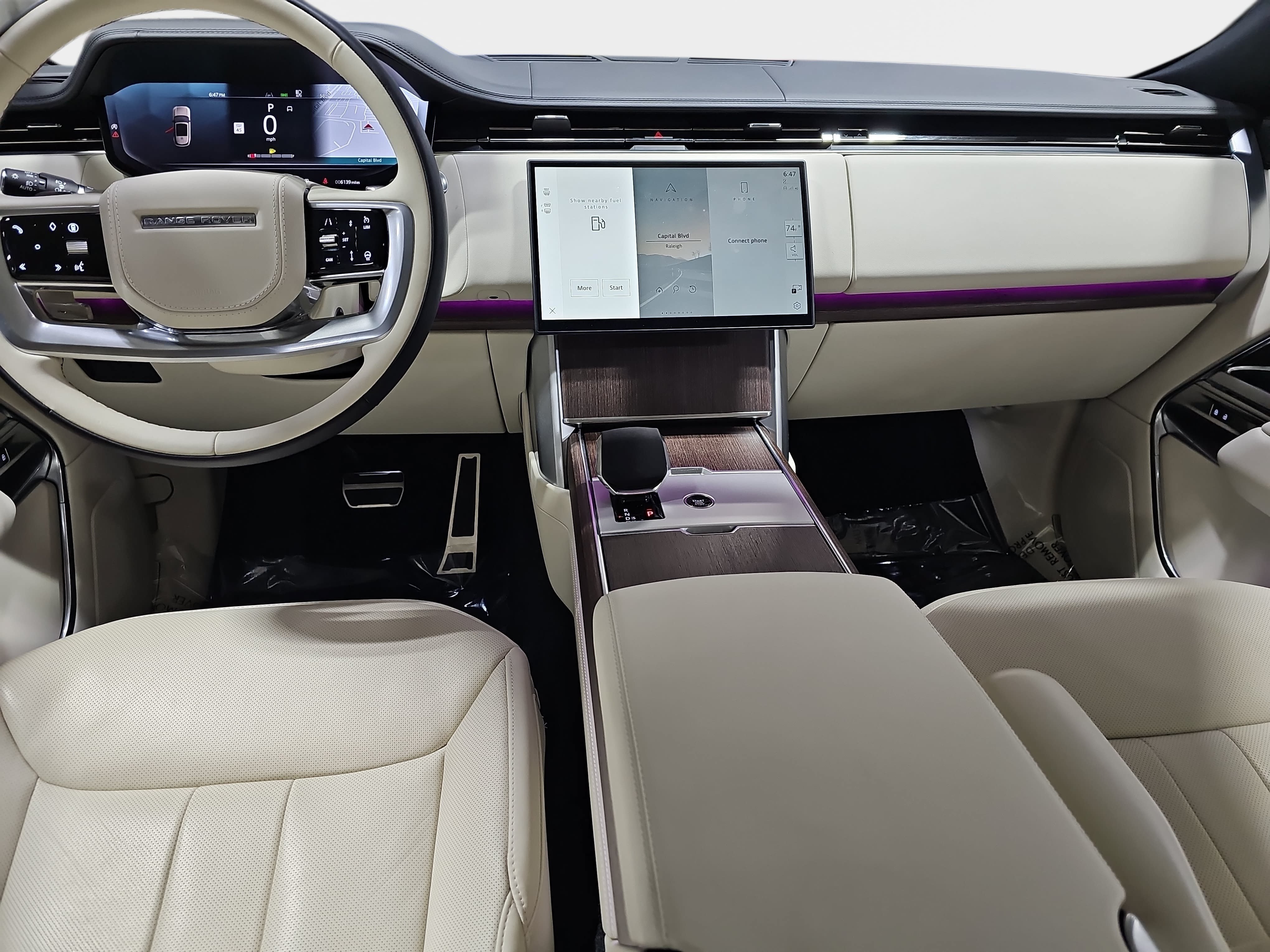 Used 2025 Land Rover Range Rover SE AWD/4WD image 9