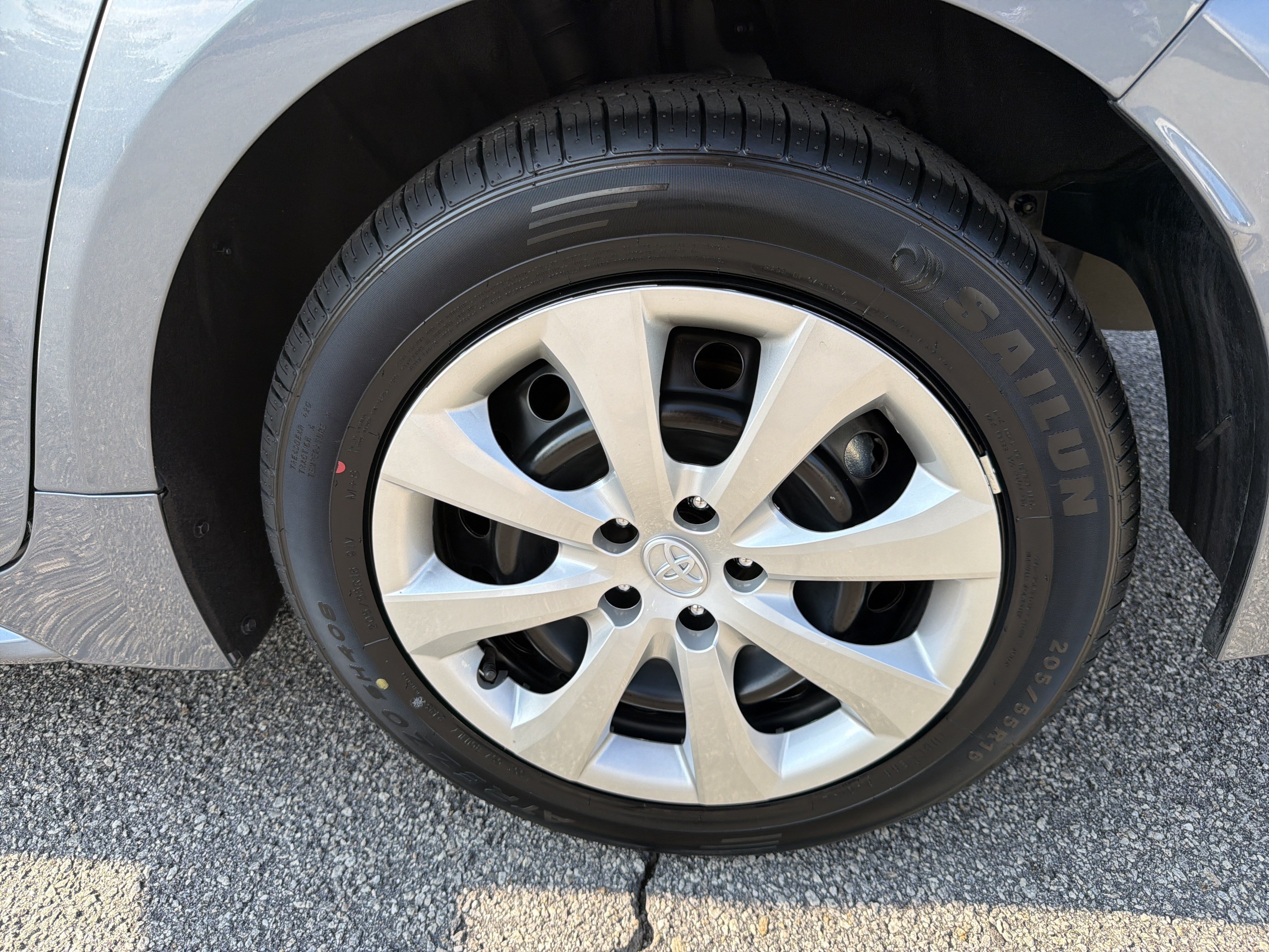 Certified 2025 Toyota Corolla LE FWD image 29