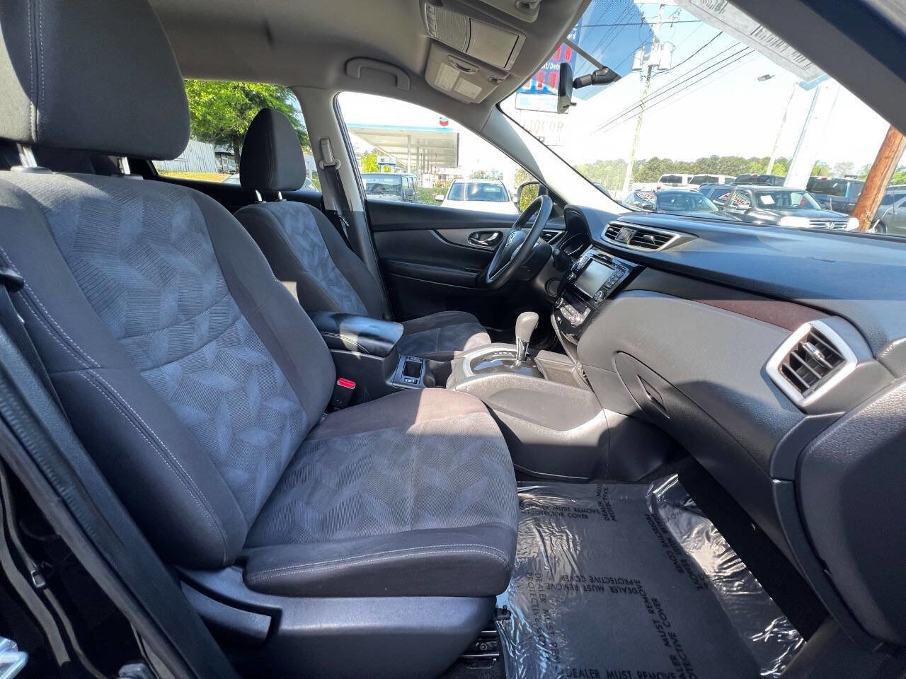 Used 2016 Nissan Rogue SV w/ SV Premium Package image 13