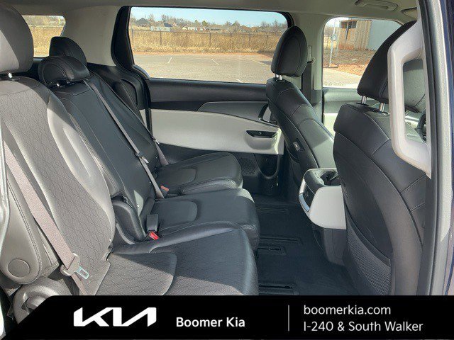 Certified 2024 Kia Carnival LX image 12