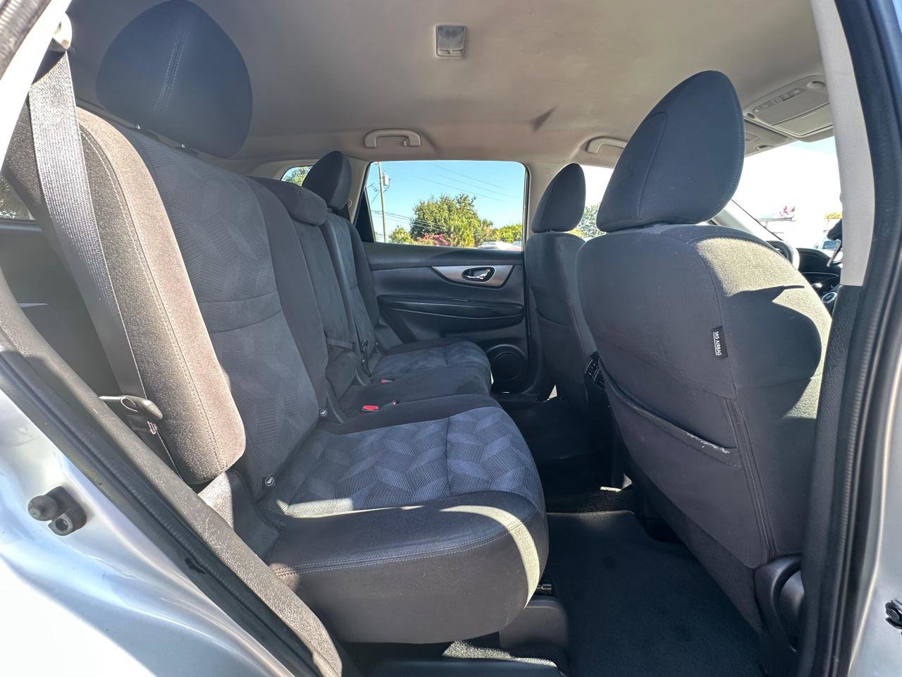 Used 2016 Nissan Rogue SV image 11