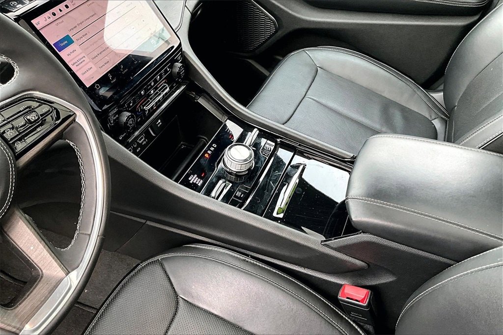 Used 2023 Jeep Grand Cherokee Overland w/ MOPAR Finishing Package image 8