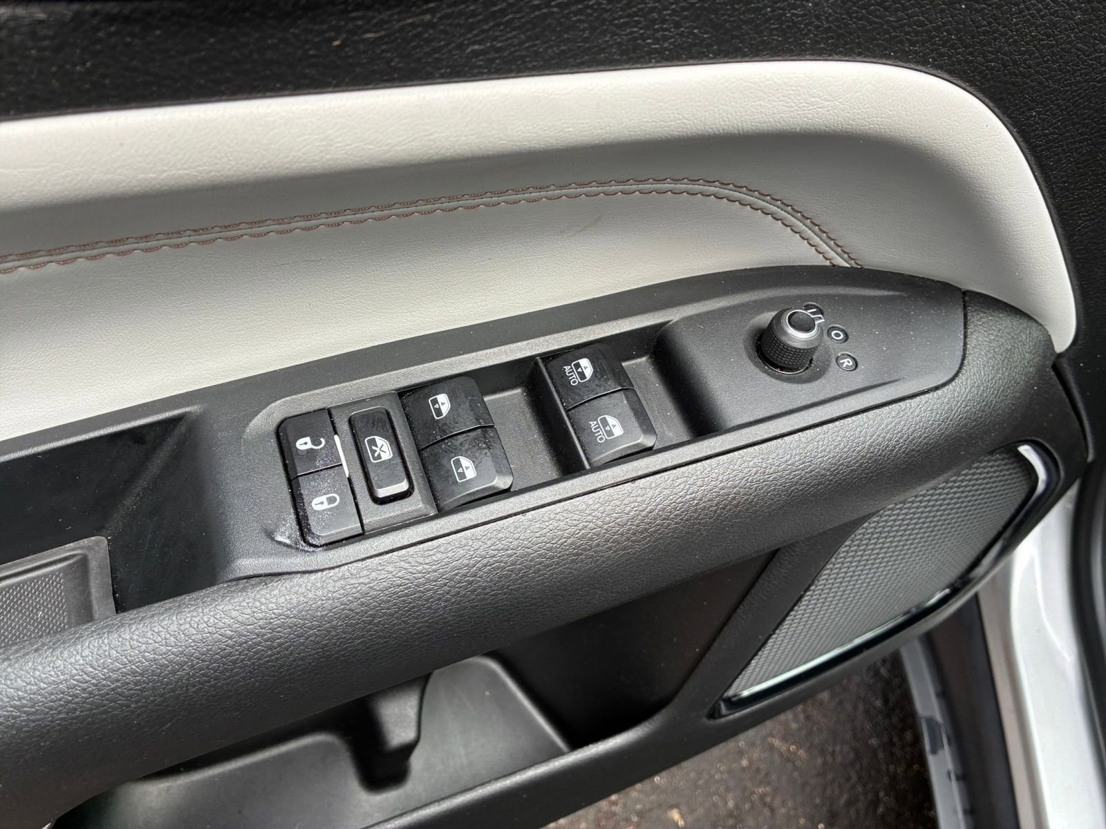 Used 2025 Jeep Compass Limited image 18