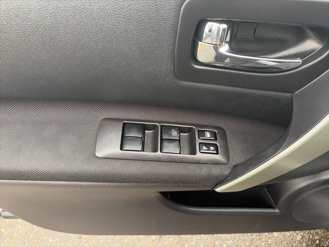 Used 2013 Nissan Rogue SV w/ Premium Pkg image 24